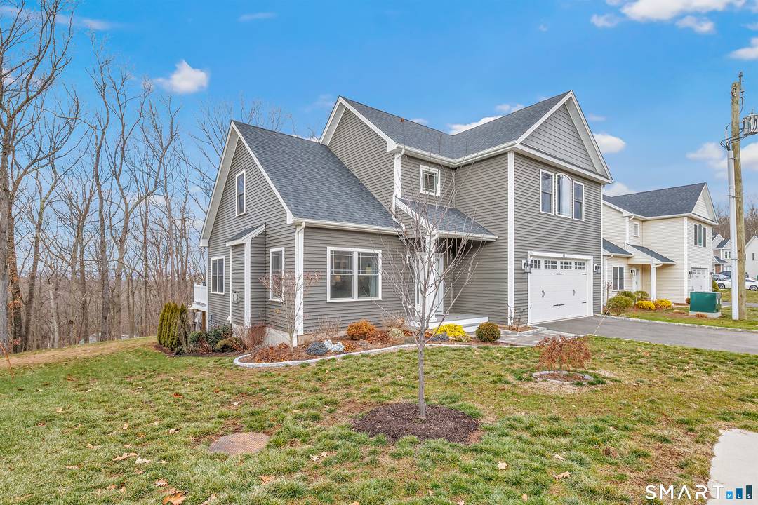 Nestled in the prestigious southeast corner of North Haven, this rarely available freestanding three bedroom Colonial is set within the Ridges at Pierpont Hill.