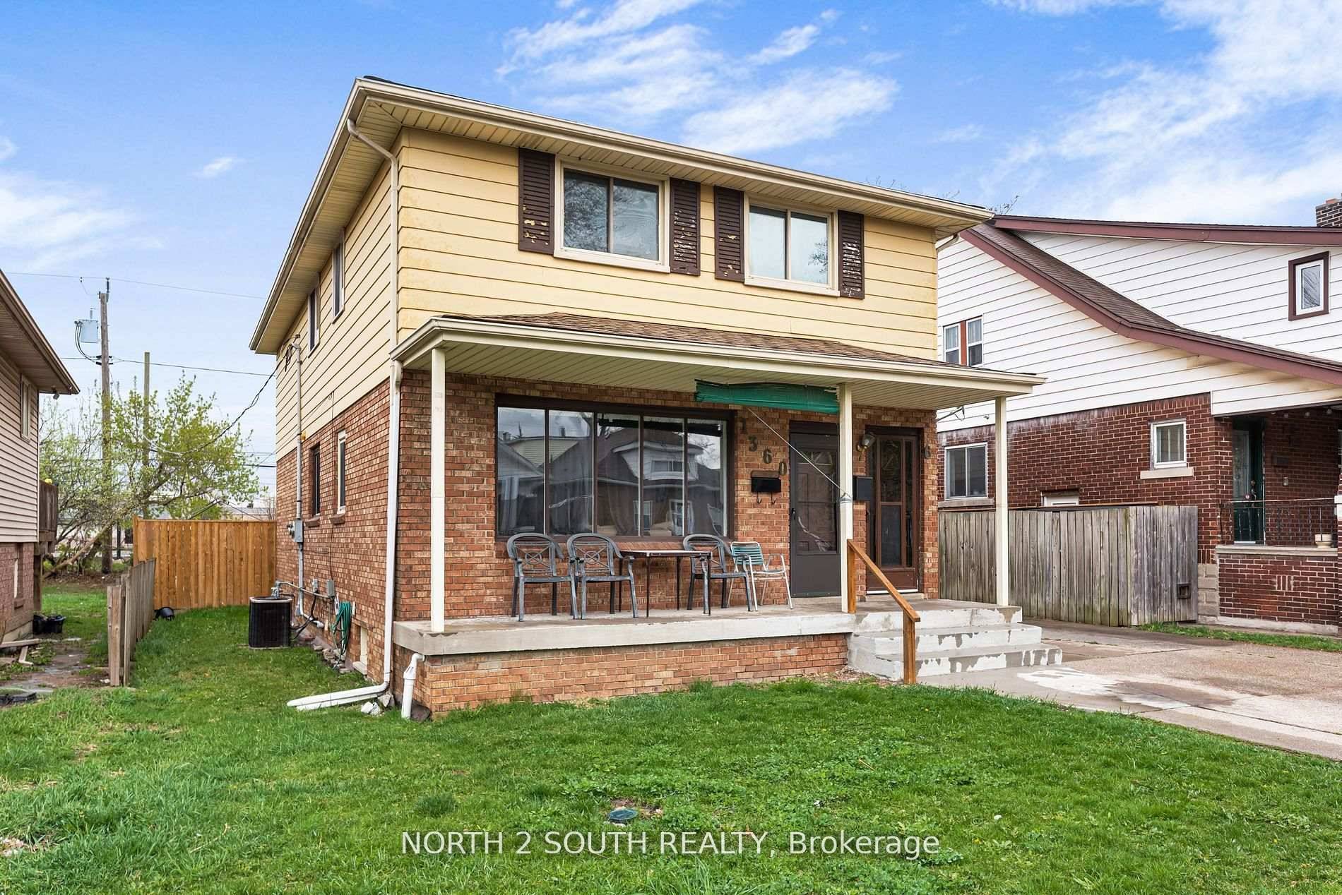A clean and spacious 3 bedroom 1 bath home with a full basement and ensuite laundry for lease !