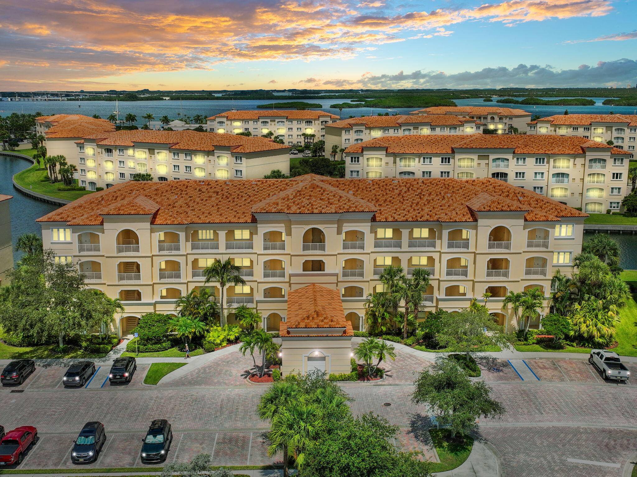 2005 built. An hour north of Palm Beach !