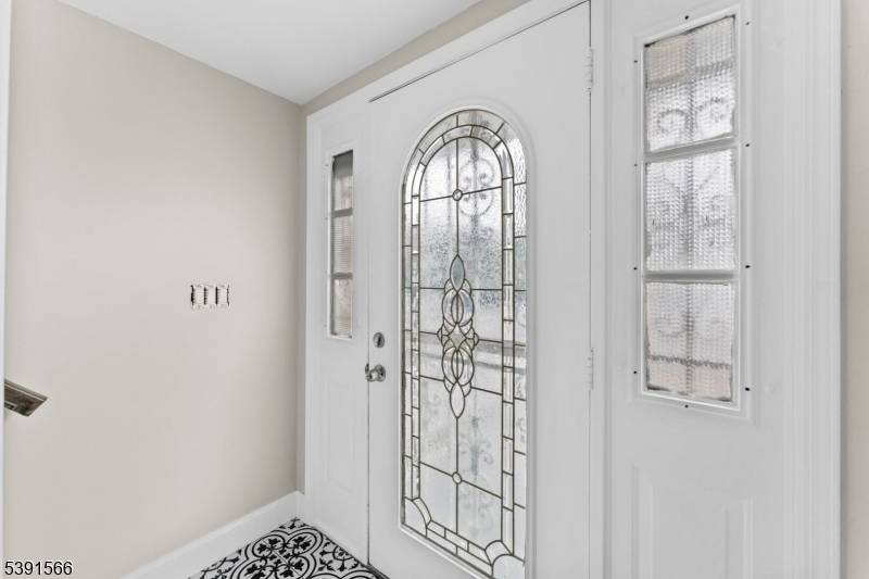 Welcome to this beautifully renovated MOTHER DAUGHTER style single family home With 5 spacious bedrooms and 2 full bathrooms, this property is ideal for those seeking a flexible living arrangement.