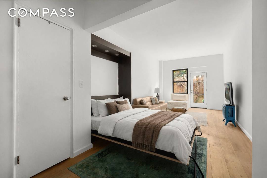 Tucked away on a charming, tree lined street in the heart of Kips Bay, Residence 1A at 240 East 32nd Street offers a rare opportunity to own a fully renovated ...