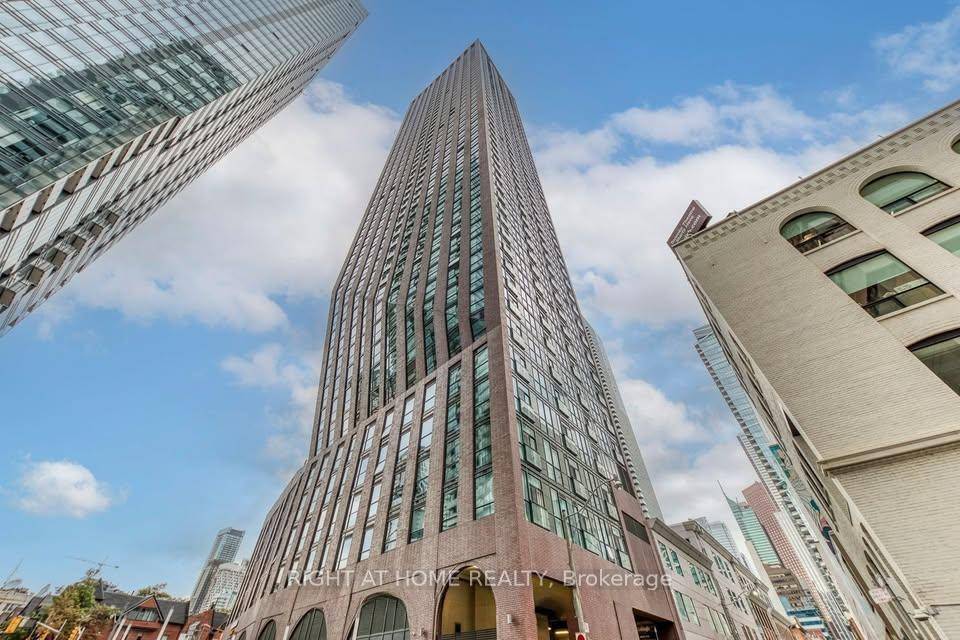 Perfect for working professionals in transit.