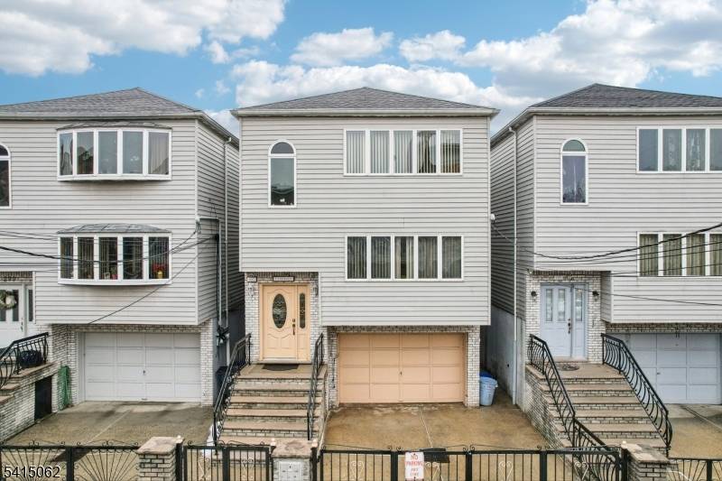 WELCOME ! ! ! YOUR PERFECT HOME AWAITS !