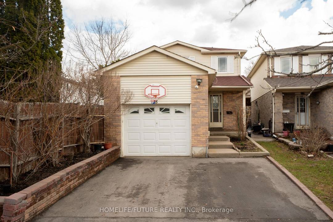 Stunning Detached Home In A Prime Scarborough Location !