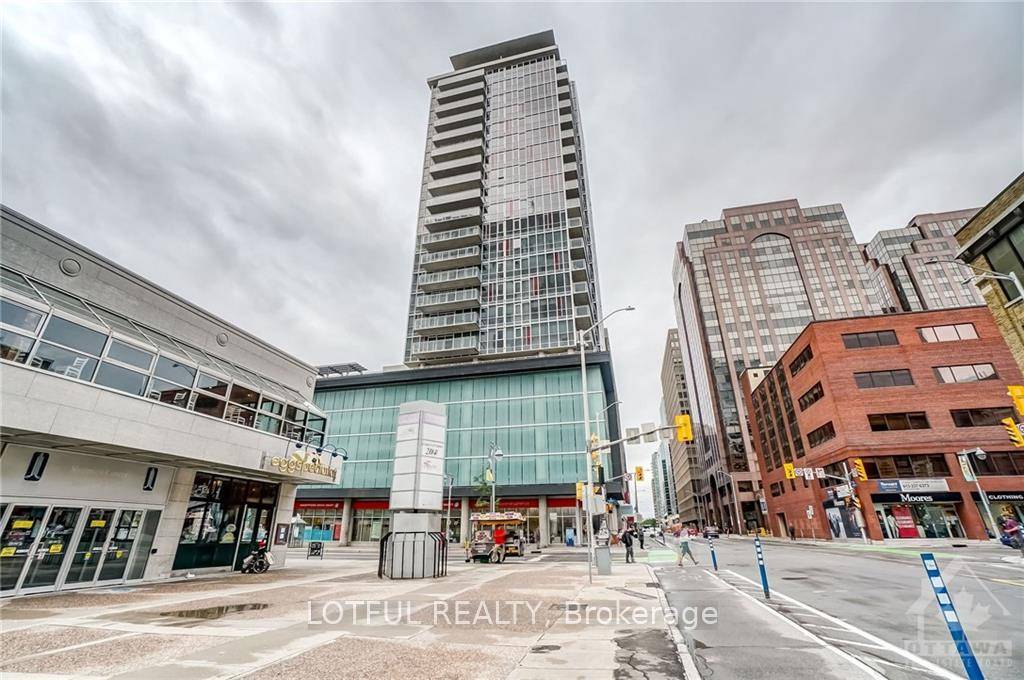 Welcome to this bright and spacious 1 BED DEN with a murphy bed Amazing views looking south on bank.