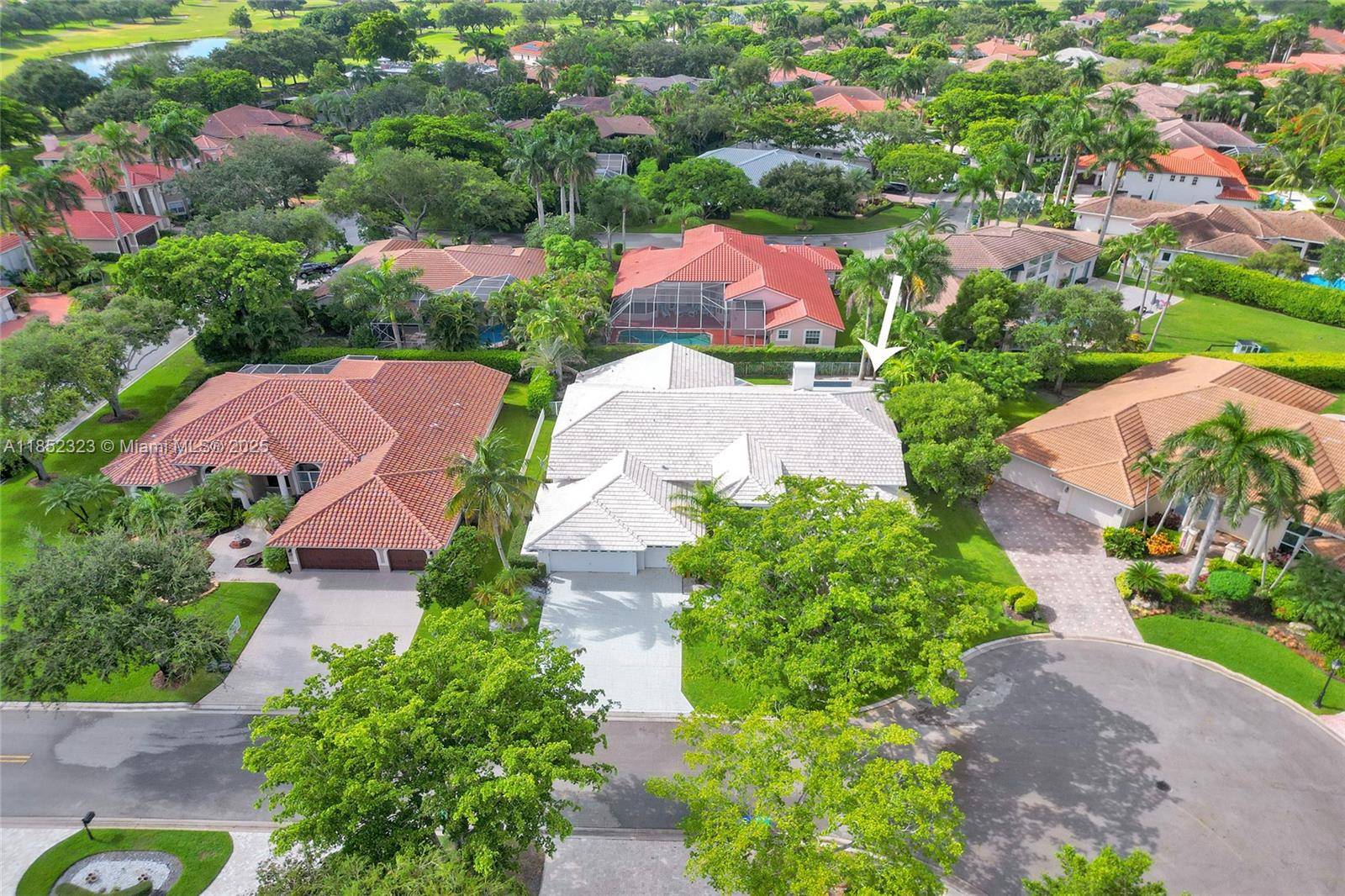 WOW ! GREAT VALUE ON THIS LIGHT amp ; BRIGHT CONTEMPORARY HOME WITH APRX 3, 900 SQ.