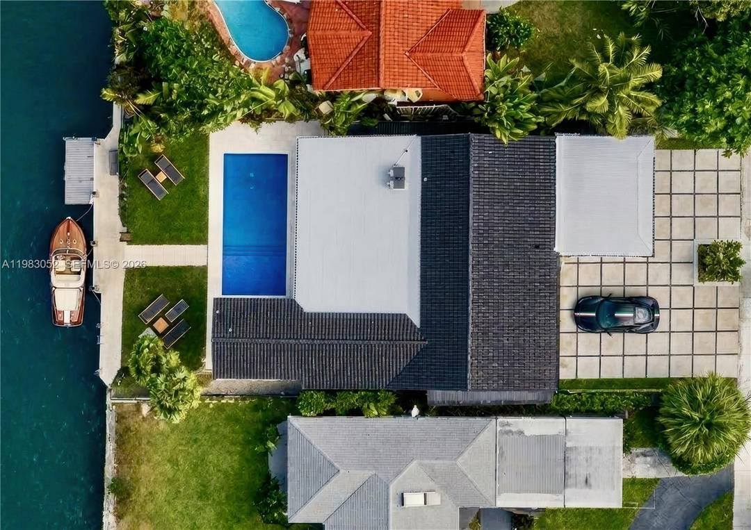 Bisacayne Point Turnkey perfection on the water.