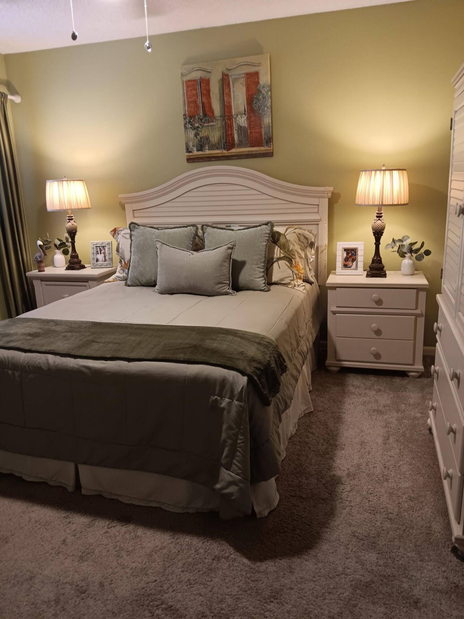 BEAUTIFUL, IMMACULATE, CONDO ON FIRST FLOOR 3 MONTH RENTAL COMPLETELY FURNISHED AND READY TO MOVE INTO FOR THE SEASON.
