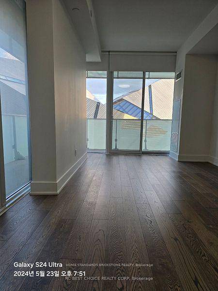 Wow, 925sf, Compare the sale price !