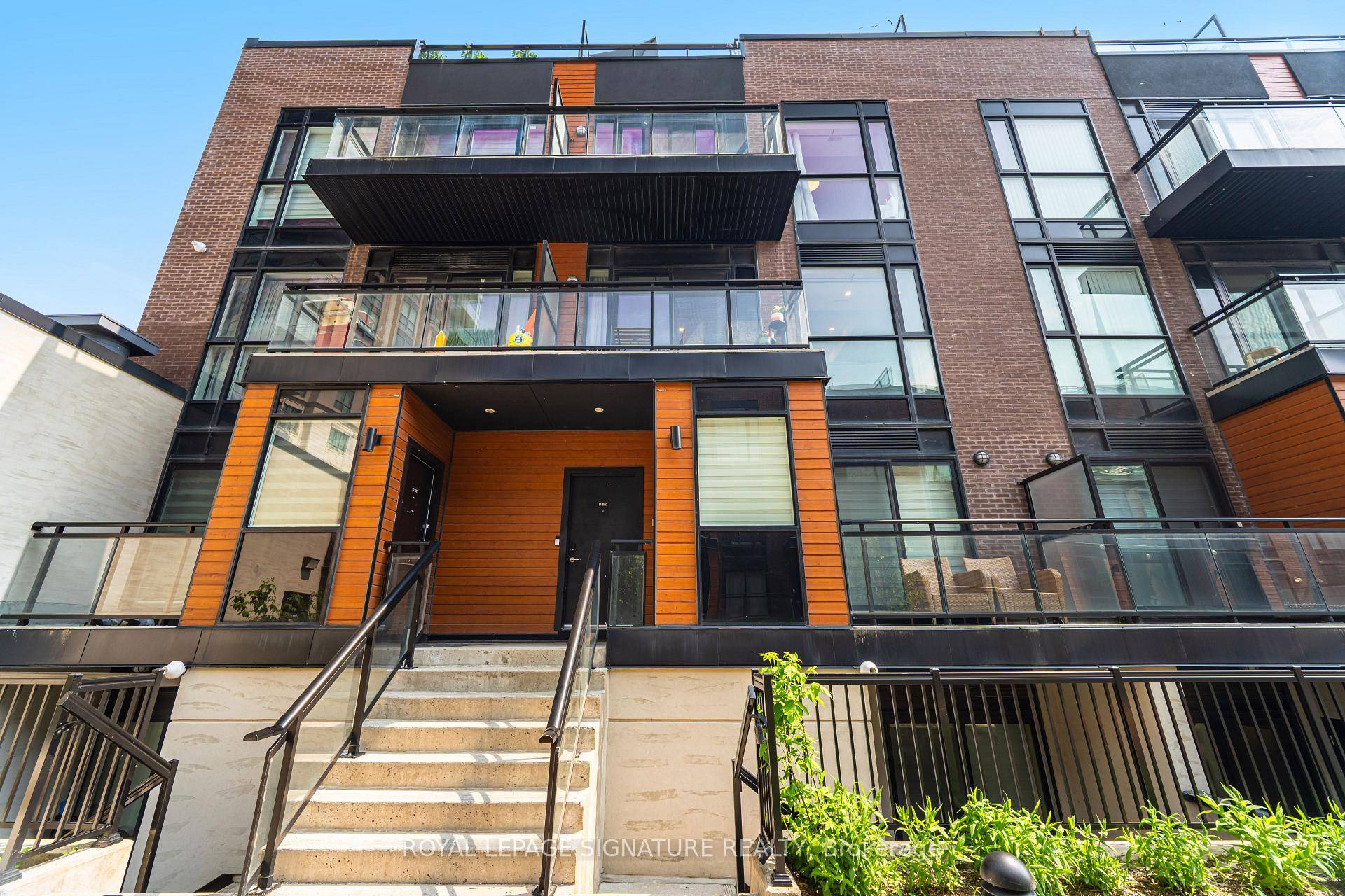 Modern 2 Bedroom Condo Townhouse with Private Rooftop Terrace in Prime Vaughan Location !