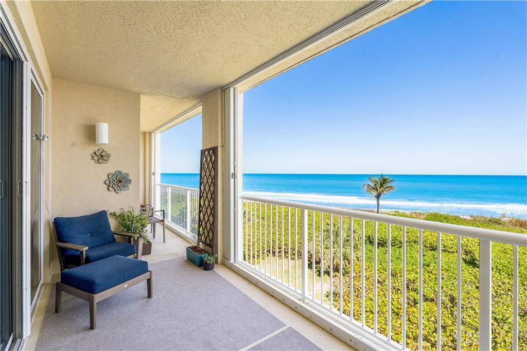 Your coastal retreat awaits !