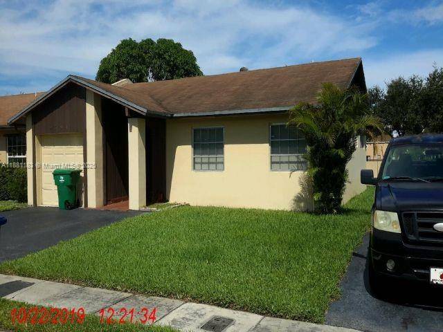 NICE AND SPACIOUS 3 BEDROOMS, 2 BATHS VILLA WITH FULL GARAGE.