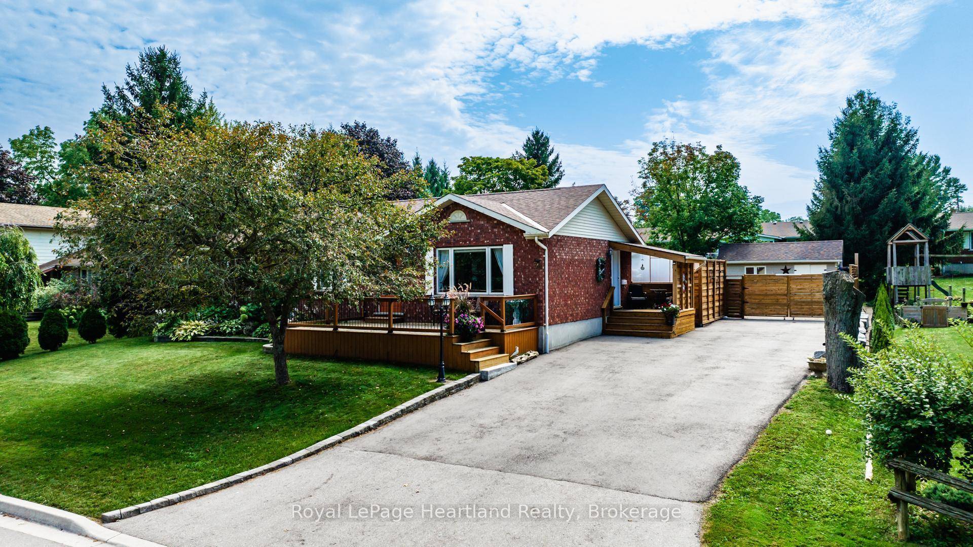 Tucked away in the charming village of Egmondville, this immaculate home offers the perfect blend of comfort, functionality, and outdoor living.
