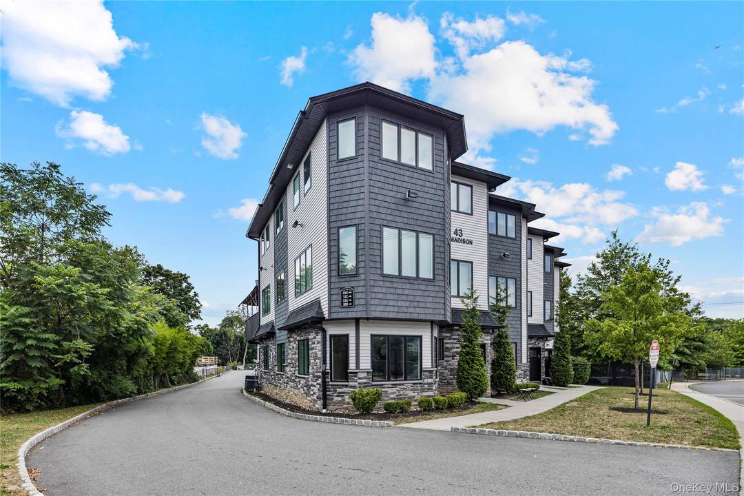 Discover the ultimate in convenience and comfort in this almost brand new, excellently maintained ground level front unit !