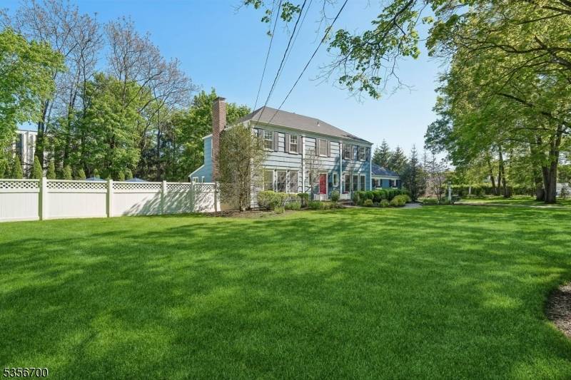 Convent Station beauty ! Renovated colonial with Canterbury design Kitchen renovation !