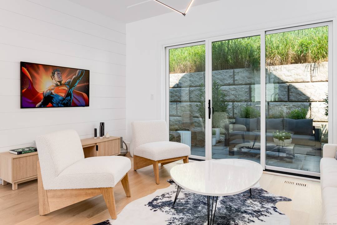 AMAZING NEW CONSTRUCTION !