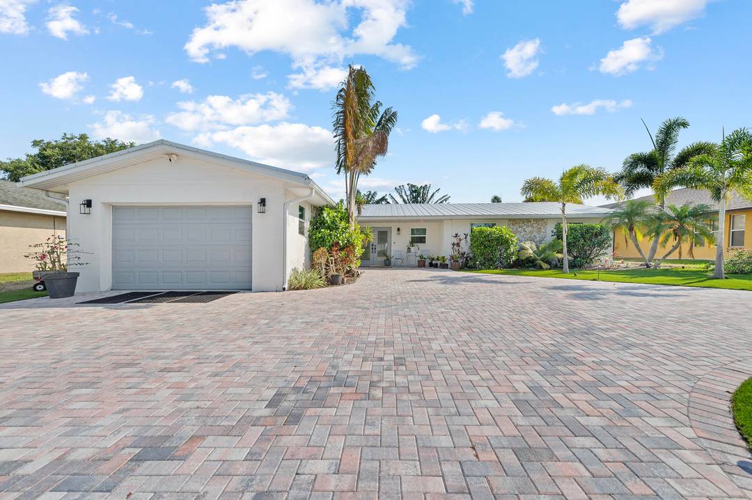 Experience Port Saint Lucie's waterfront living at it's finest.