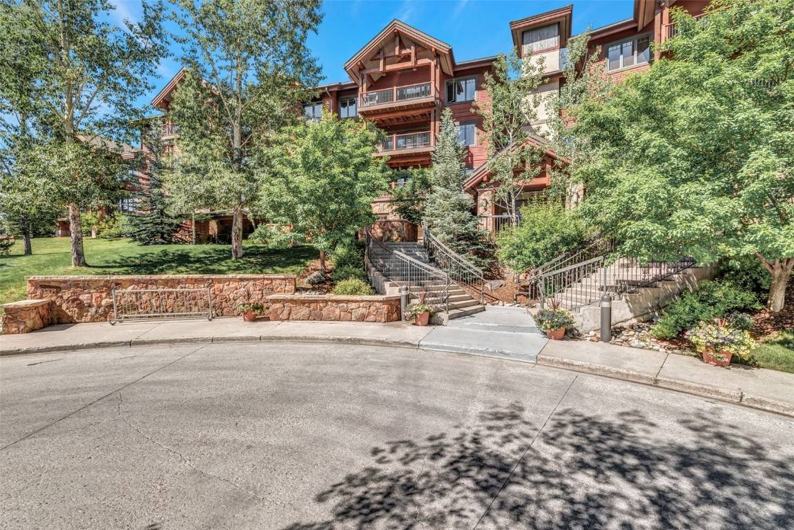 Spectacular Emerald Lodge unit at Trappeur's Crossing, with 4 bedrooms and 4 bathrooms, and stellar views of the Yampa Valley.