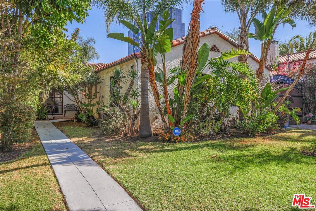 6119 Del Valle Dr 4BR Beverly Grove La