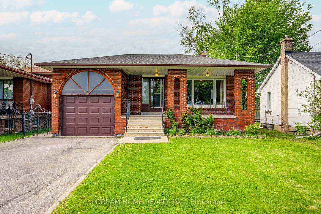 Great location in the heart of Richmond Hill !