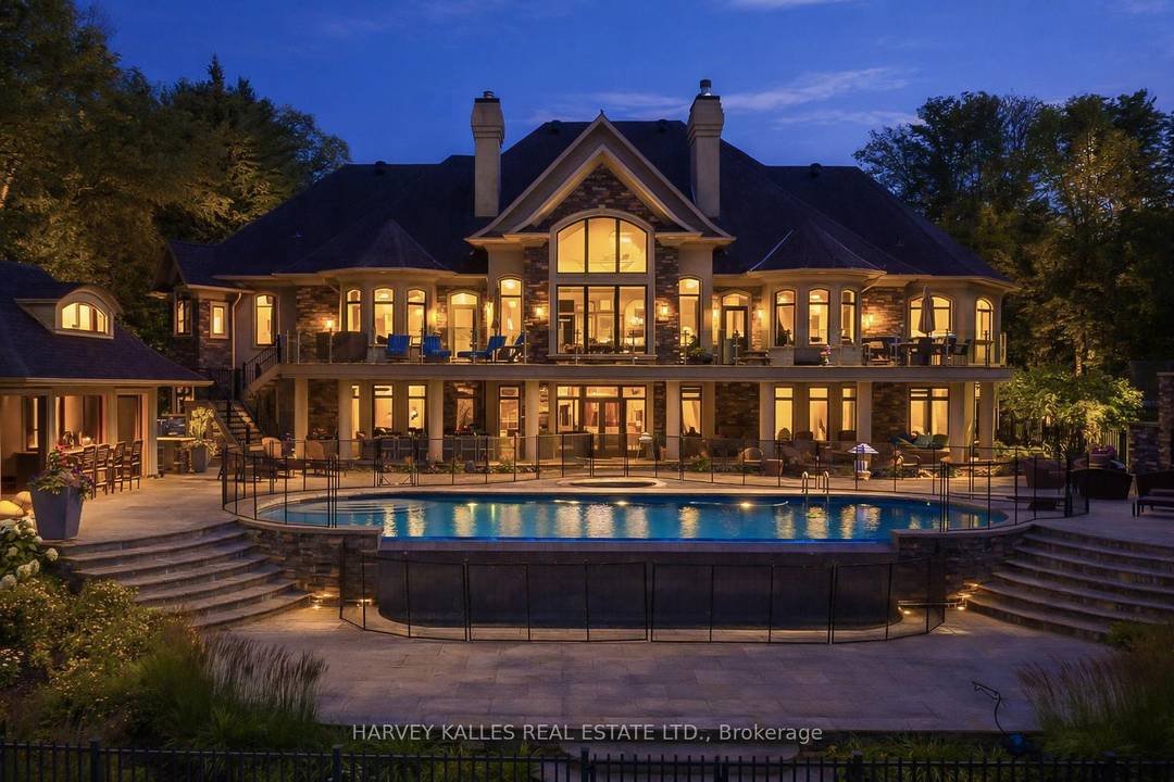 Stunning World Class Waterfront Estate on Kempenfelt Bay Lake Simcoe !