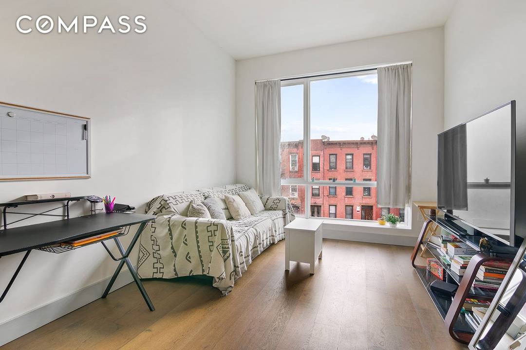 OPEN HOUSES BY APPT ONLY CONTACT LISTING AGENT DIRECTLY Welcome to The Hill A Contemporary Oasis WITH DEEDED PARKING sold separately !