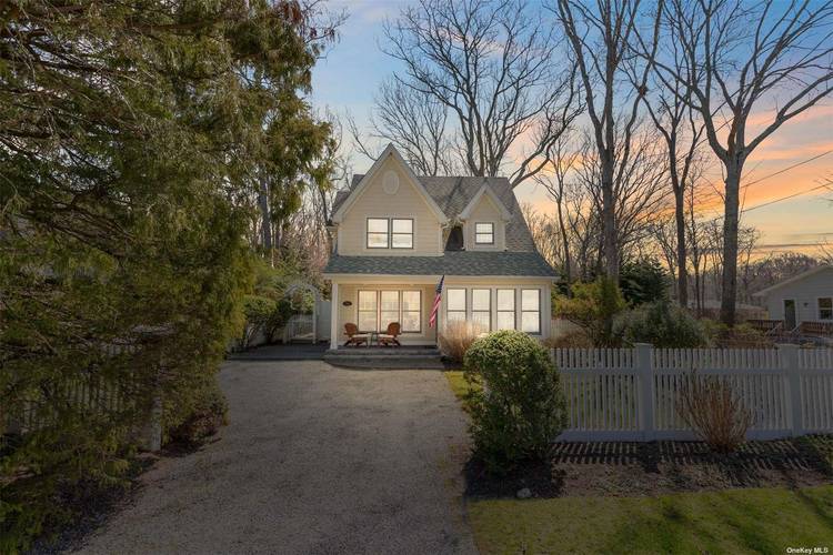 JUST A DREAM BOAT ! NEWLY RENOVATED, LIGHT AND BRIGHT, BEAUTIFULLY APPOINTED, EVERY CONVENIENCE 2 BEDROOMS, 2 BATHS.