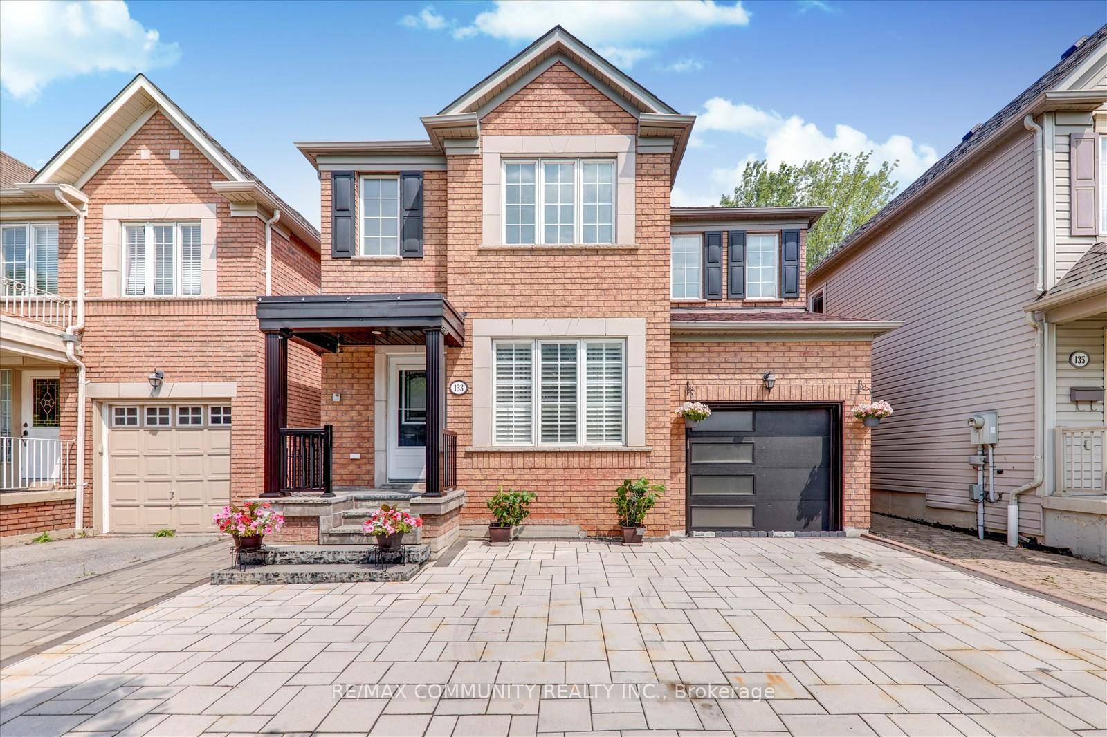 This Beautiful home is boasting an open concept, 9'ceiling and natural light, located in a well desirable neighbourhood.