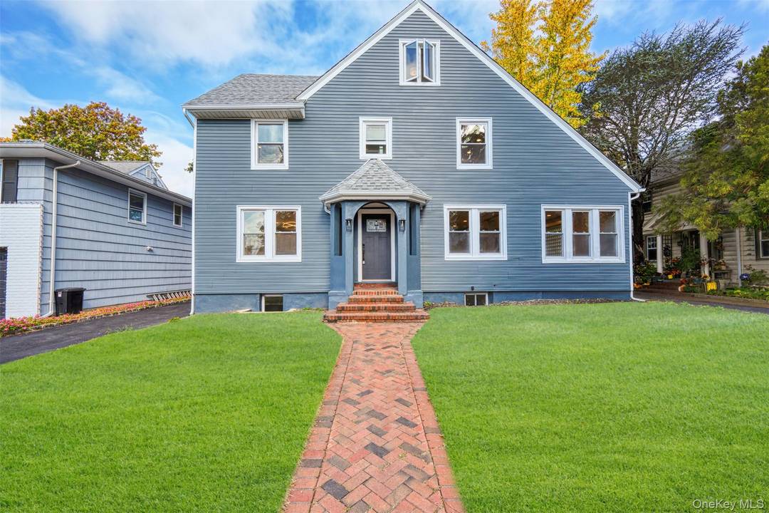 Totally renovated, using the finest materials, bright and sunny Colonial in Rockville Centre !