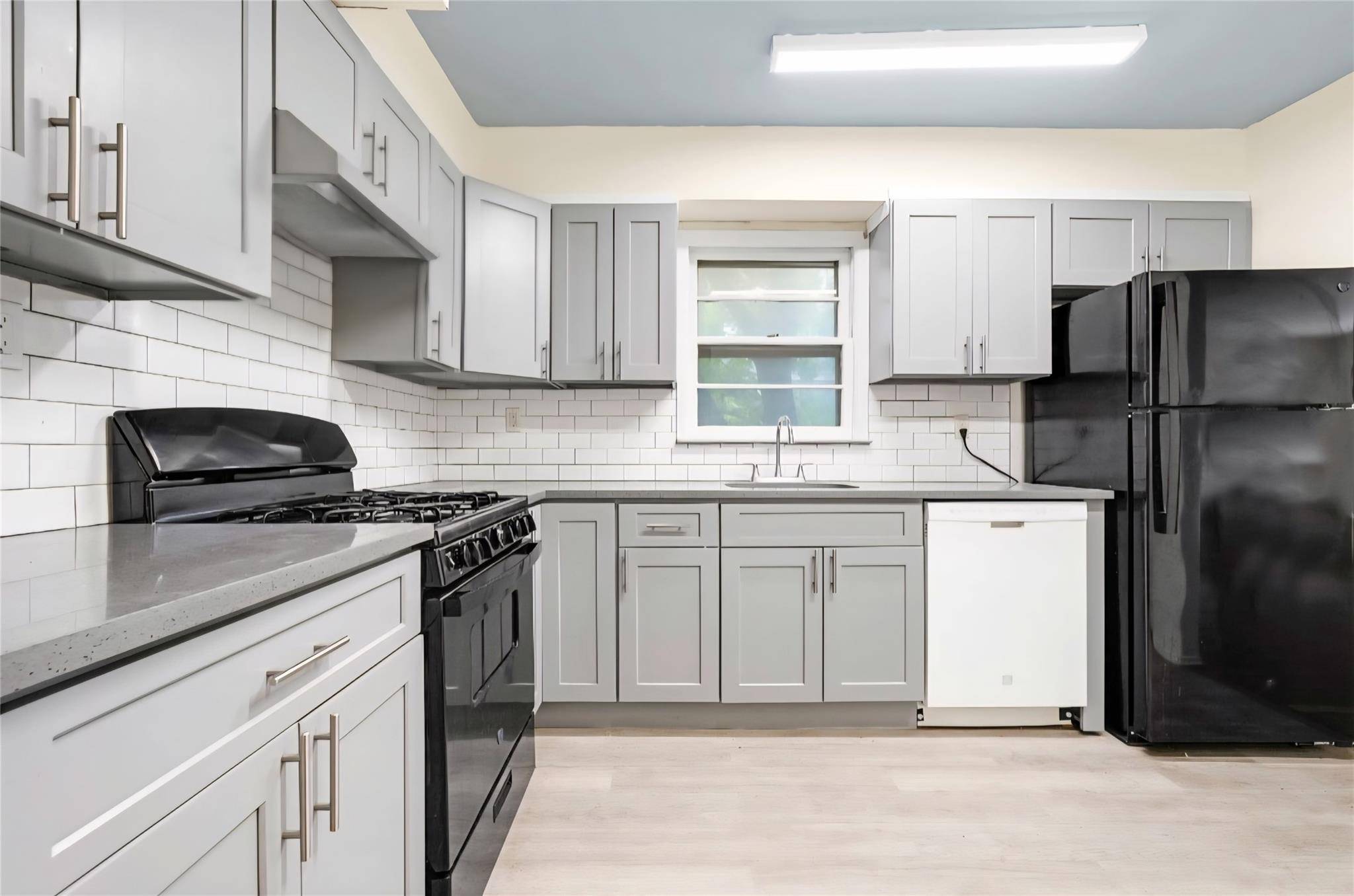 For Sale Spacious 3 Unit, Brick Semi Attached Corner Home in the Heart of Flushing, NY Description This large, well maintained building is a rare find in the vibrant neighborhood ...