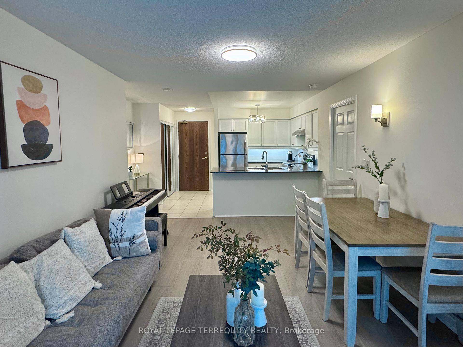 A spacious 2 Bdrm 2 Bath Modern Unit.