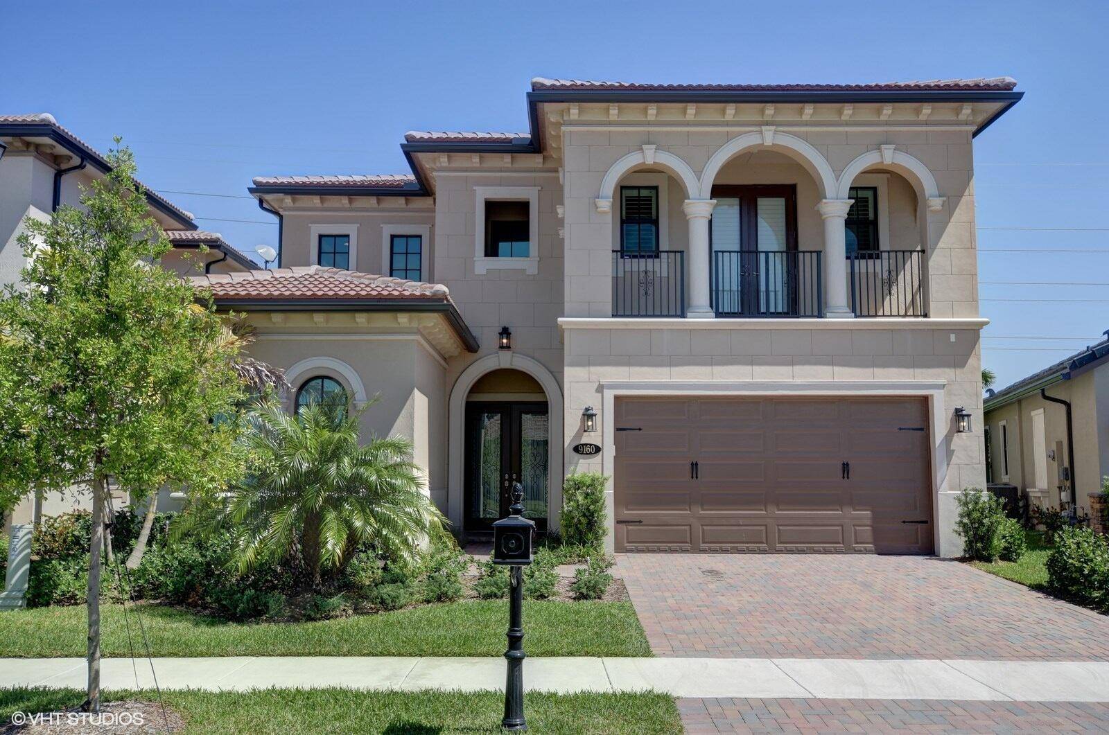 LOADED WITH UPGRADES ! Custom 4 bedroom 4.