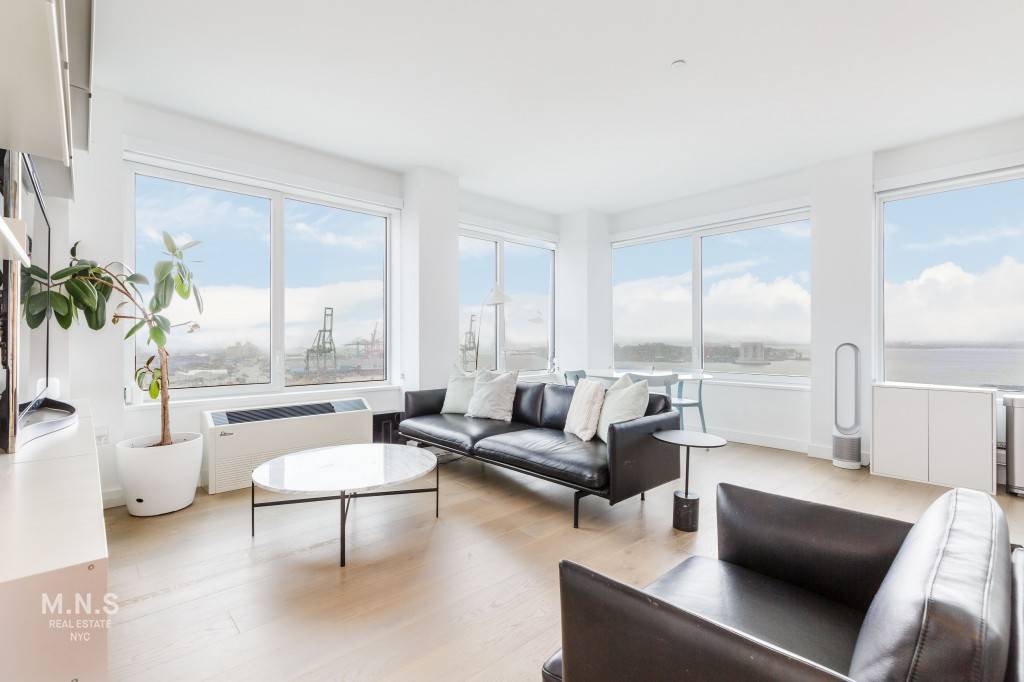 Luxury 3 Bedroom Available 8 31 No Fee !
