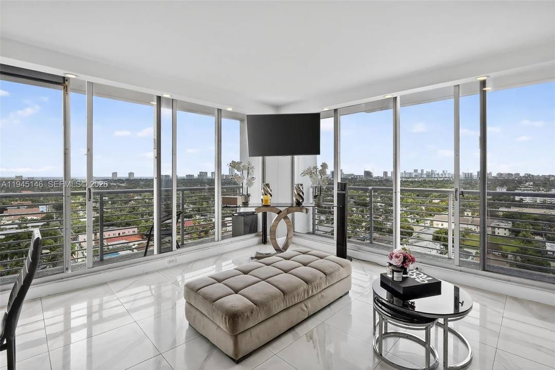 Exceptional value in the heart of Hollywood Circle.