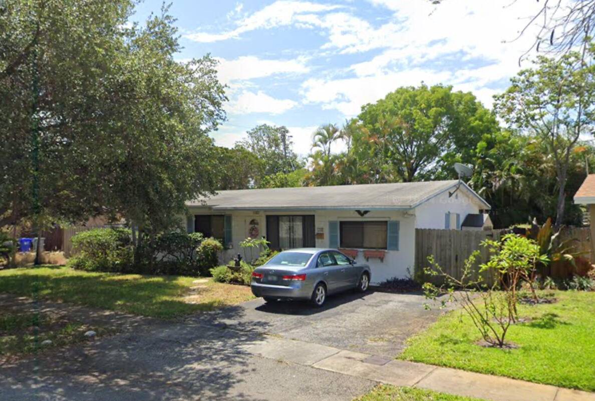 Charming 3 bed, 2 bath home in East Pompano Beach !