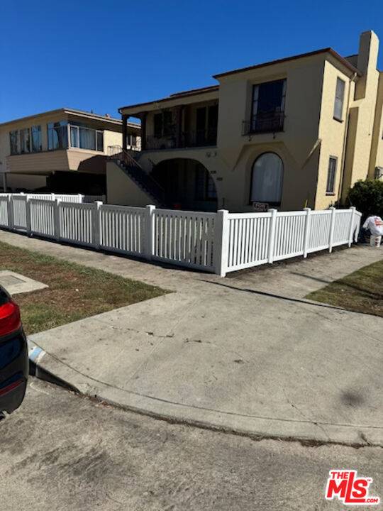 1068  S Wooster St 4BR Beverlywood La