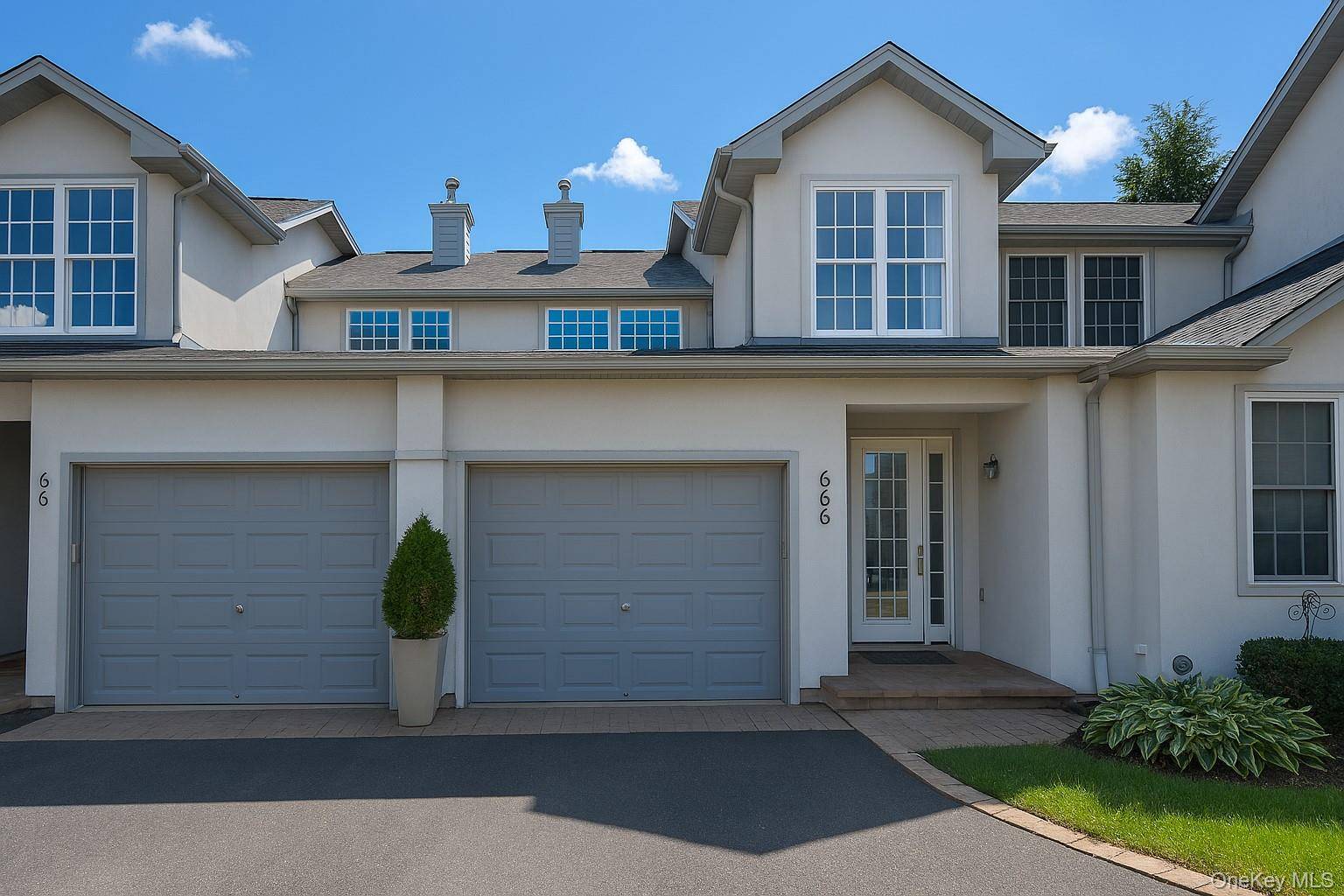 Immaculate Medici Model 2 bedroom, 2.