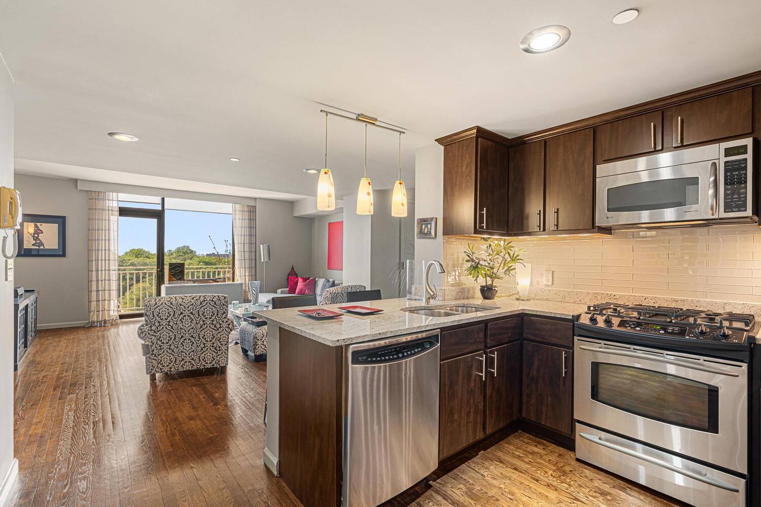 Gorgeous 2Bedrooms 1Bath Penthouse overlooking unobstructed Panoramic view of greenery of none the other, Forest Park extending beyond to Spectacular views of the City through its private Balcony.
