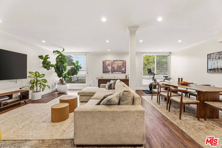 1000  S Westgate Ave 3BR Brentwood La