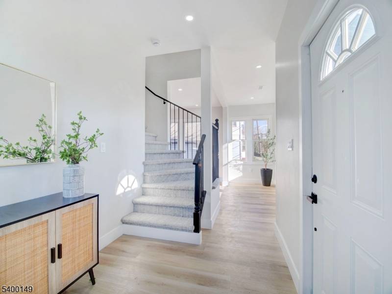 STEP INTO 5 KROTIK PL AND EXPERIENCE A SMART, MODERN LAYOUT THAT MAXIMIZES SPACE AND FUNCTION.