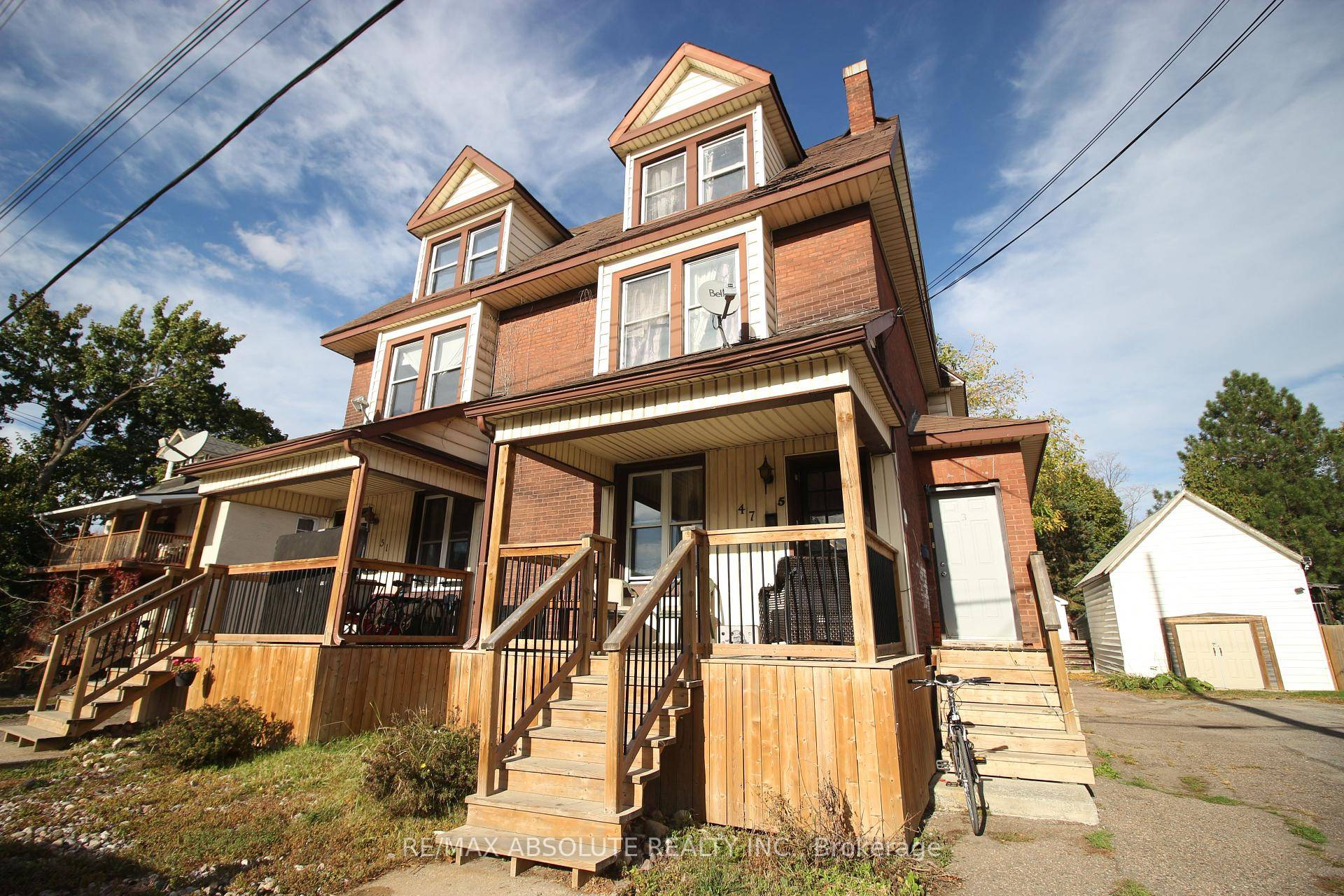 6 UNIT Building for sale.