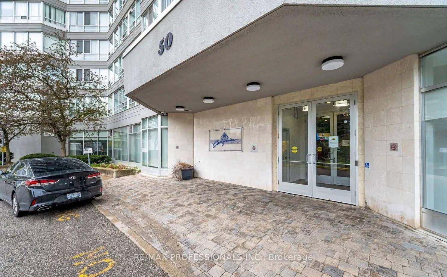 Stunning, Fully Renovated 1 Den Condo in Prime Location !