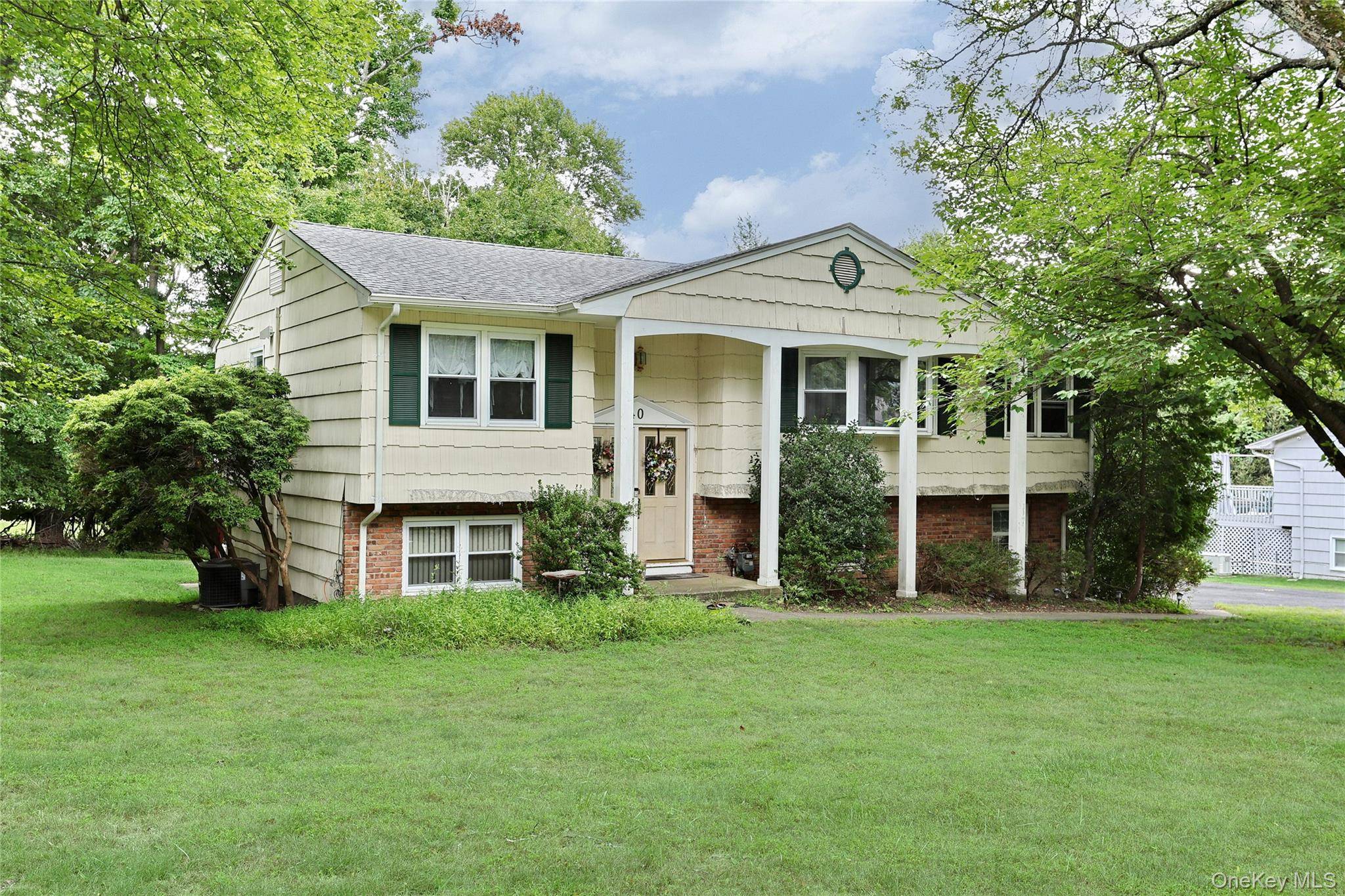 Chestnut Ridge ! Don t miss this 4 bedroom, 2.