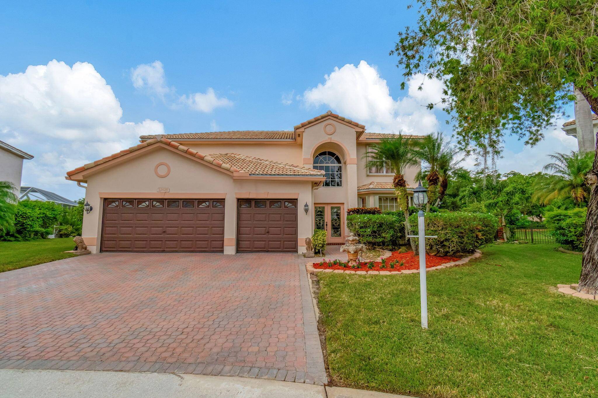 Welcome to this waterfront home !