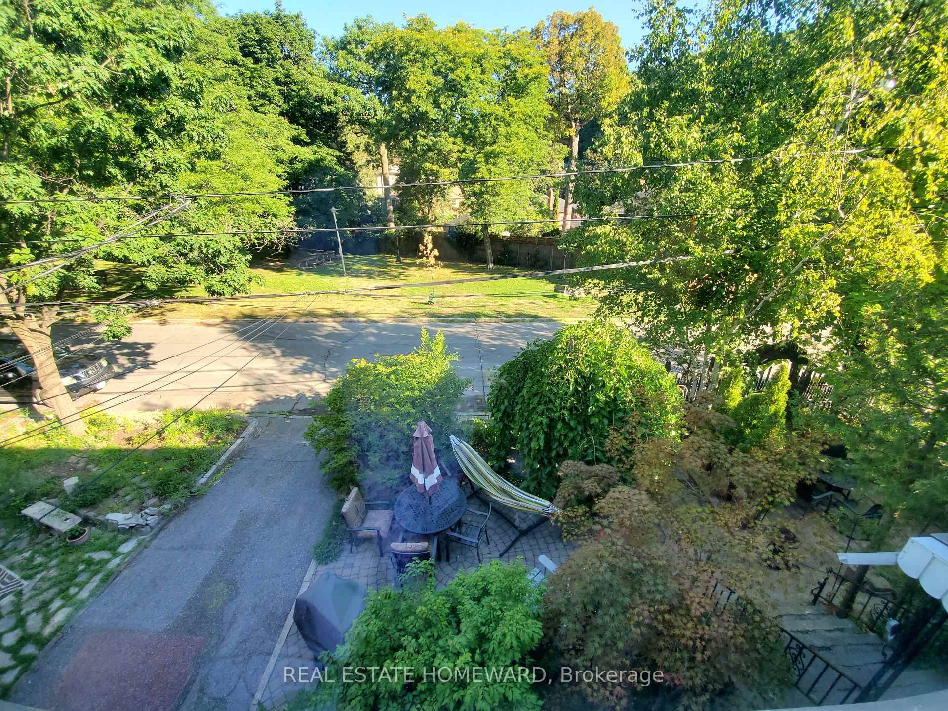 Facing a garden amp ; Parkette And A Hill Of Trees In A Quiet Enclave On A Wide Dead End Street.