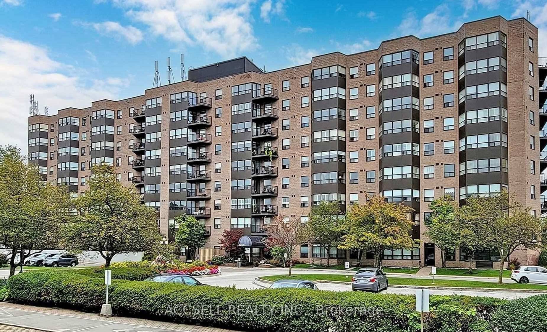 Discover This Spacious 1 Bedroom, 1 Bathroom Unit In Hamptons Green !