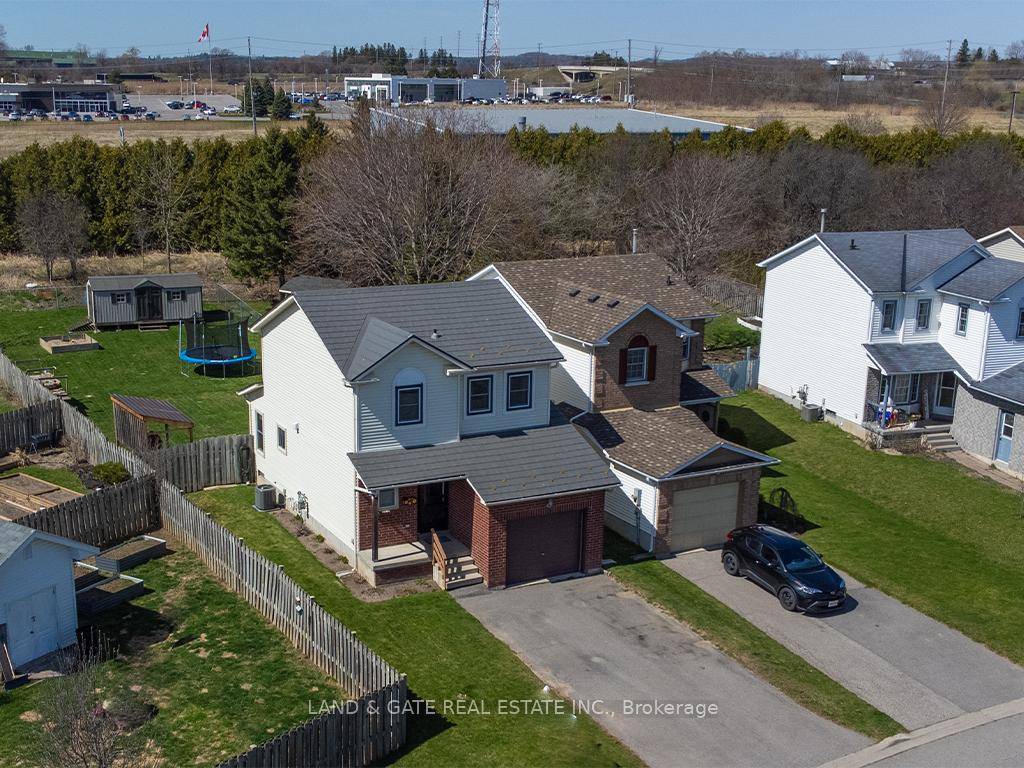 Price to SELL ! Whether you are buying your first home or downsizing, this home is perfect for you.