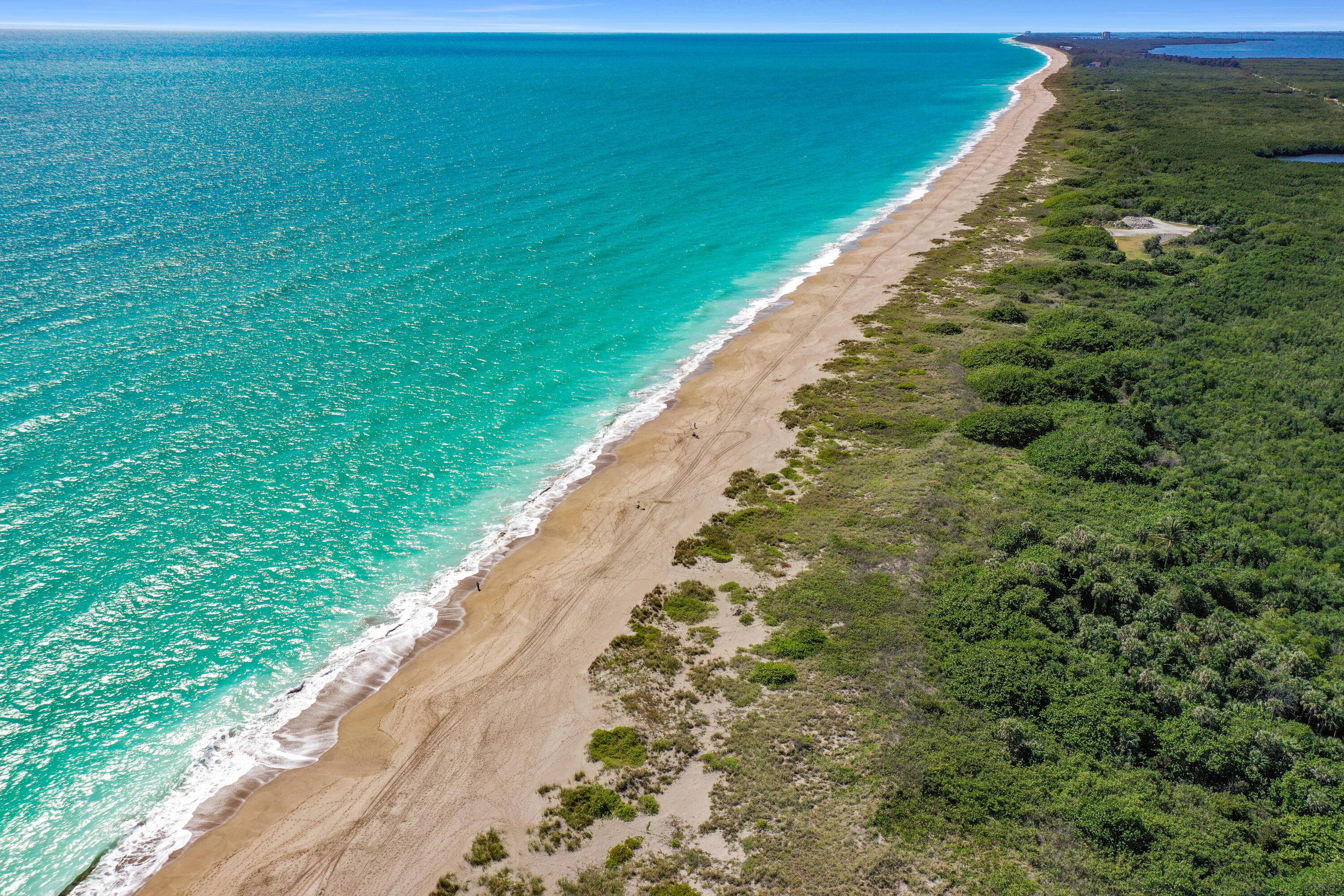 Welcome to this stunning, fully updated 1 bedroom 1 bath unit located in the heart of beautiful Hutchinson Island.
