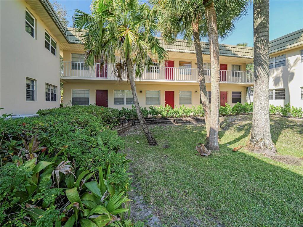 Beautiful, second floor 2 2 with great location near clubhouse and pool.