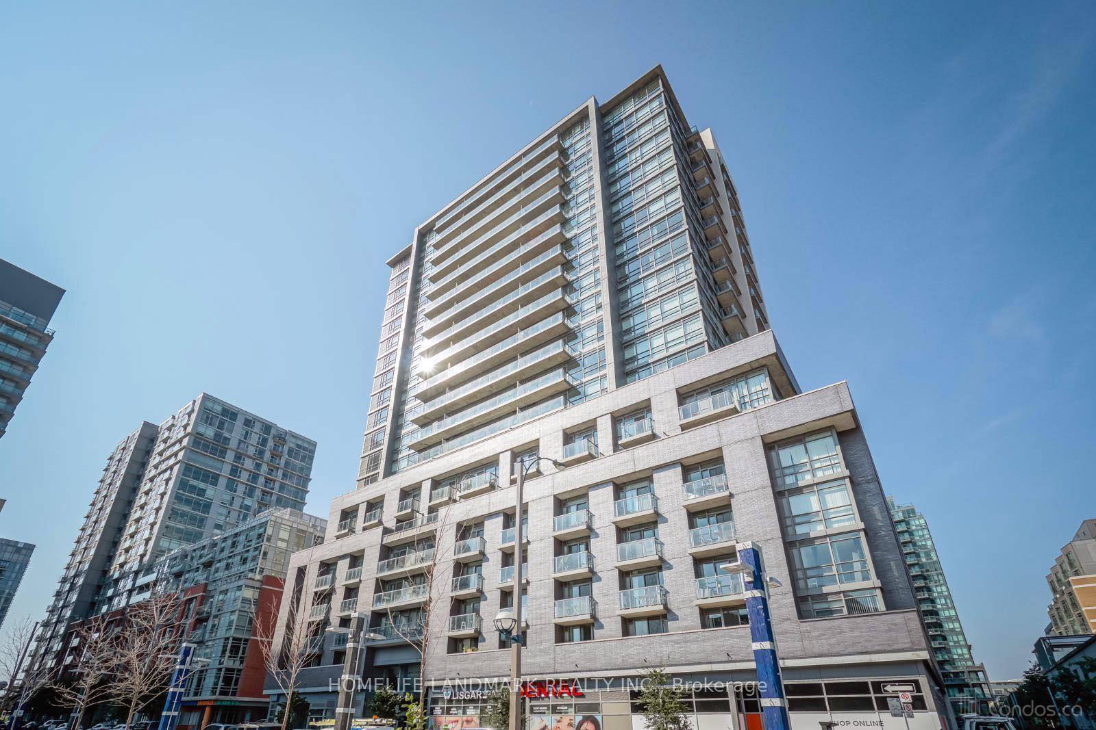 This is an excellent condo in the heart of the popular and lively neighbourhood of Queen West.